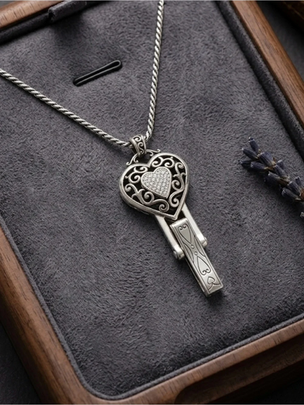 Brighton Reno Heart Badge Clip Lanyard Necklace 0751